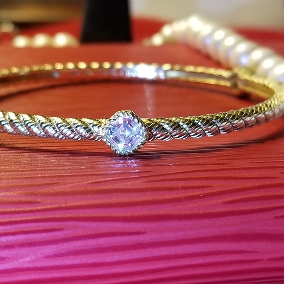 Like new! 14k clad sterling silver bangle - Picture 1 of 5